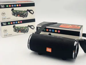 Altoparlante Bluetooth portatile wireless con bassi potenti e pratica tracolla inclusa.