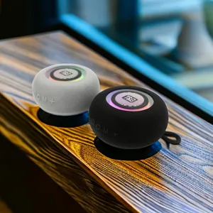 Tragbarer kabelloser Bluetooth-Lautsprecher mit Stoffdesign, TWS-Kopplung und bunter LED.