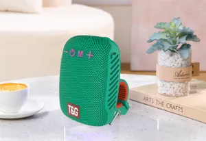 Altoparlante Bluetooth portatile da esterno con clip e mini cassa acustica wireless verde