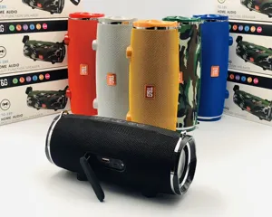 Altoparlante Bluetooth portatile e impermeabile con bassi potenti e vari colori.