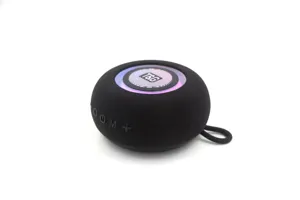 Tragbarer kleiner kabelloser Bluetooth-Lautsprecher mit Stoffgewebe und RGB-Lichtring.