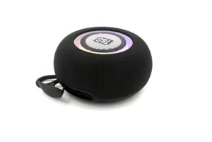 Tragbarer kabelloser Bluetooth-Lautsprecher mit schwarzem Stoffnetz und LED-Lichtring.