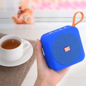 Altoparlante Bluetooth wireless portatile con bassi profondi, mini design da esterno compatto.