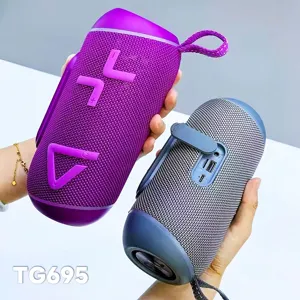 Altoparlante Bluetooth wireless portatile con bassi profondi e design in tessuto mesh.