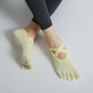 Non-slip five-toe yoga socks with cross straps, ideal for pilates, fitness and workouts.