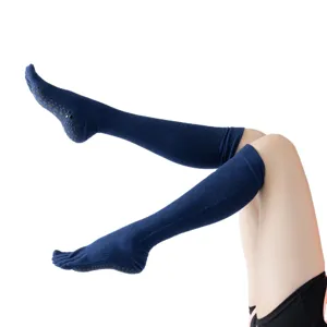 Knee-high anti-slip five-toe yoga socks for women, long athletic socks for dance and sports.