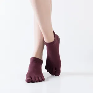 Calze da yoga antiscivolo a cinque dita con doppio tacco per fitness e allenamento.