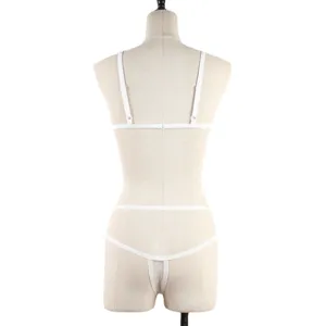 Conjunto de lencería sexy blanca para mujer con sujetador de tirantes y tanga elegante.