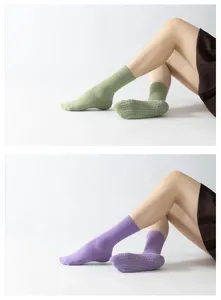 Non-slip yoga socks with grip for pilates, breathable cotton athletic sports socks for women.