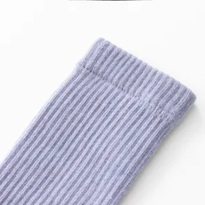 Detailed view of light purple ribbed yoga sock, soft knit texture for fitness practice.