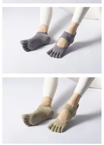 Women's non-slip five-toe yoga socks, breathable pilates socks with grip dots for gym workout.