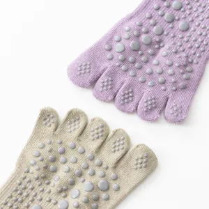 Non-slip five-toe yoga socks for women, breathable cotton pilates fitness sports socks with grip.