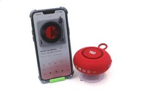Tragbarer kleiner Bluetooth-Lautsprecher mit Saugnapf und TF-Kartensteckplatz für Musik.