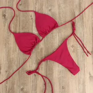 Effen halter bikini set detail, sexy tweedelige badmode met fijne bandjes aan de zijkant.