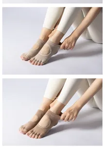 Professional non-slip yoga toe socks for women, breathable open-arch five-finger design.