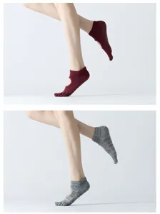 Offene Zehensocken für Yoga und Pilates mit Antirutsch Noppen für sicheren und festen Halt.