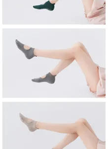 Chaussettes de yoga antidérapantes, dos ouvert, idéales pour le pilates, le fitness et le sport.