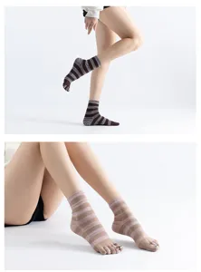 Striped five-finger non-slip yoga socks for women, breathable cute cat pilates dance socks.