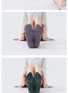 Vue détaillée de chaussettes de yoga antidérapantes pour femmes avec picots pour pilates.