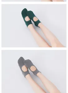 Chaussettes de yoga dos-nu confortables pour femmes, chaussures de sport respirantes pour pilates.