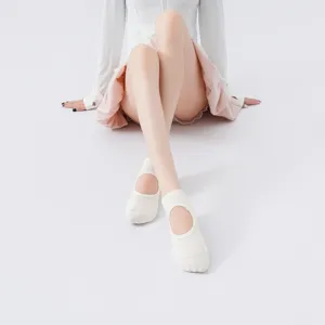Chaussettes de yoga femme antidérapantes dos nu pilates fitness sport courtes blanches