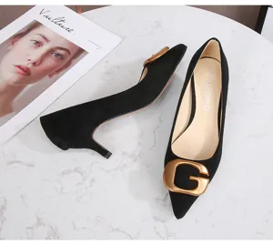 Zapatos de tacón negro en ante con punta fina y elegante hebilla metálica estilo coreano.