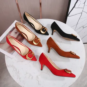Zapatos de tacón medio para mujer estilo coreano con hebilla elegante para uso diario casual.