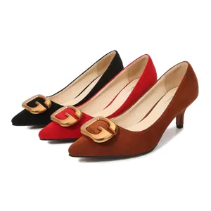 Zapatos de tacón kitten para mujer con punta y hebilla metálica elegante calzado moda