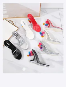 Transparante sleehak high heels met kleurrijk bloemenhielontwerp, mode damesschoenen.