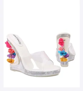 Transparante sleehak high heels met kleurrijke bloemhangers, mode kristal sandalen.