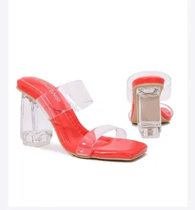 Sandalias de tacón alto rojas con tiras de PVC transparente y tacón grueso para mujeres.