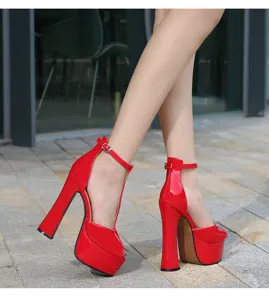 Damen Plateau T-Riemen klobige High Heel Sandalen Offene Zeh Detailansicht in Rot