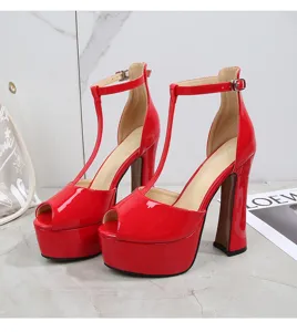Rote Lackleder Plateau T-Riemen Blockabsatz High Heels Sandalen für Damen, elegante Schuhe.