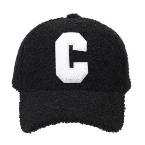 Gorra de béisbol de forro polar negro con bordado de letra C, gorro de invierno cálido
