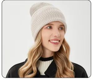 Berretto in maglia caldo per donna e uomo, elegante motivo chevron ideale per l'inverno.