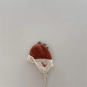 Carino berretto in maglia per neonati con punte di dinosauro, cappello invernale caldo per bambini.