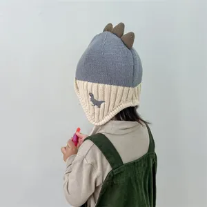 Carino berretto lavorato a maglia per neonati con punte di dinosauro, caldo cappello.