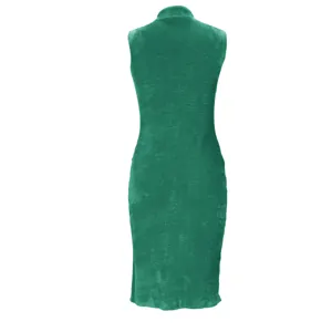 Green sleeveless velvet dress detail back view for women elegant autumn winter style.