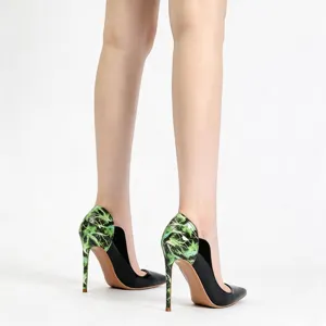 Escarpins talons aiguilles vernis 12cm avec imprimé marbre vert élégant bout pointu.