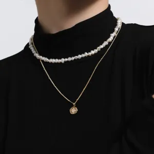 Zweilagige natürliche Süßwasser Perlen Halskette mit goldenem Stern Anhänger Set.