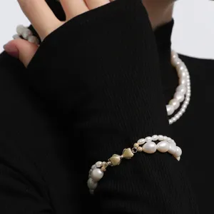 Conjunto de pulsera y collar de perlas barrocas dobles con elegante cierre de lazo