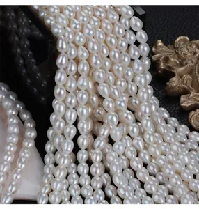 Gedetailleerd overzicht van 6mm druppel zoetwaterparels voor DIY handgemaakte sieraden maken.