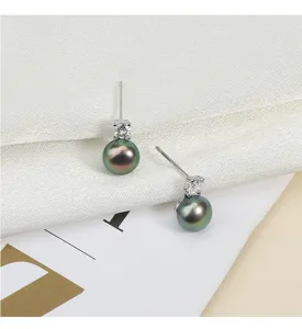 Elegante schwarze Perlen Ohrstecker mit funkelnden Zirkonen und 925 Silber Nadeln, ideal.