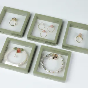 Perlen Schmuck Set mit gruenen schwebenden Display-Boxen, elegantes Geschenk fuer Damen