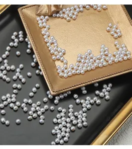 Nahaufnahme von 3-3.5mm natürlichen Süßwasserperlen als lose Perlen für DIY Schmuck.