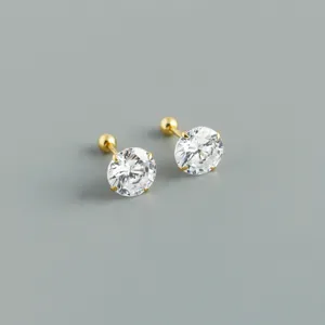 Orecchini a lobo con zircone rotondo e vite dettaglio, gioiello elegante e luminoso.