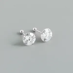 Eleganti orecchini a lobo in argento 925 con zircone rotondo e pratica chiusura a vite.