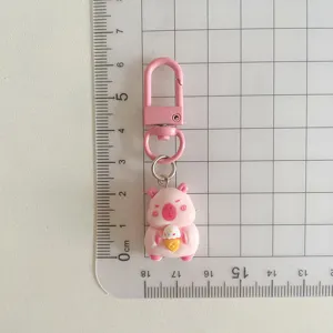 Porte-clés capybara mignon rose avec design de crème glacée, idéal cadeau cartable d'étudiant.