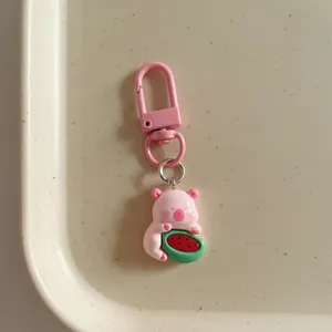 Porte-clés capybara rose mignon avec pendentif pastèque, accessoire de sac à dos style dessin animé.