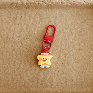 Détail de porte-clés étoile de Noël mignon, charm de sac cartoon avec crochet, cadeau de fête.